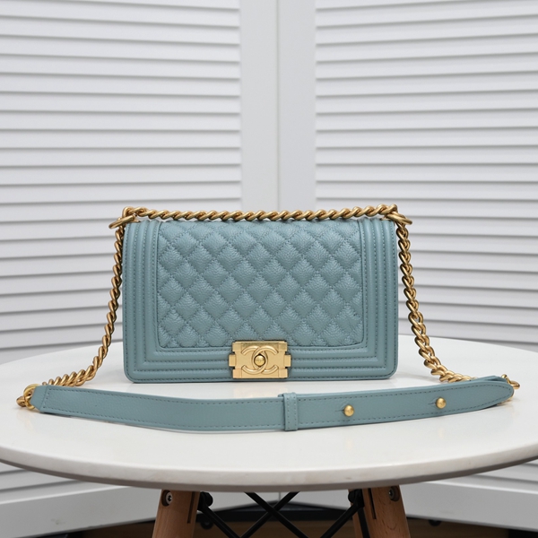 シャネルバッグ正面デザイン